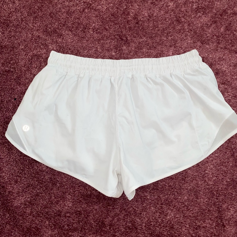 Lululemon Hotty Hot Low-Rise Lined Short 2.5”